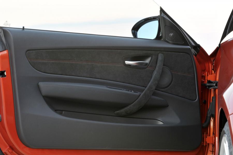  BMW 1-Series M 2011 года  (фото 42 из 79)